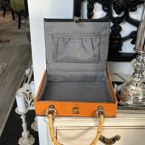 Cute NY beaded box can use as pocketbook or box - Picture 5 of 5